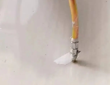 惠来瓷砖空鼓维修公司专业解答在瓷砖铺贴过程中，如果使用的砂料过粗（如全部使用了粗砂），可能会导致以下问题